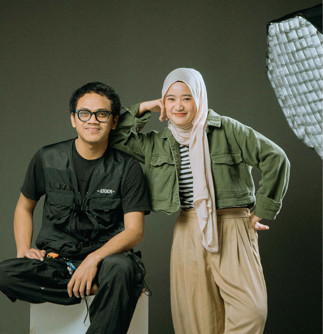 Jelly dan Isti berfoto bersama